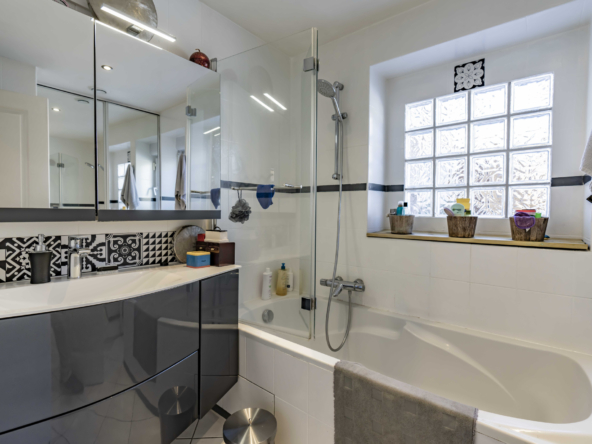 photo_67fa82e8132789a60fe8befd22c6633c