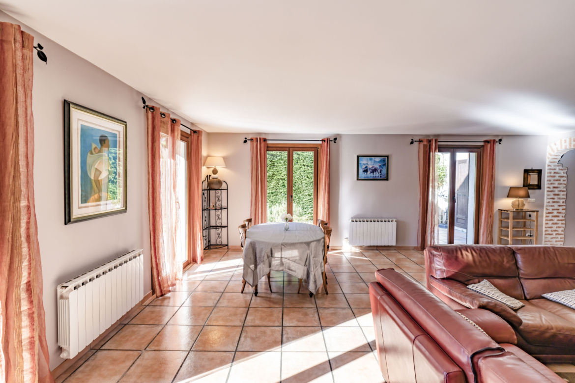 photo_72c12d7b11f44e3231418baf7f2e3855