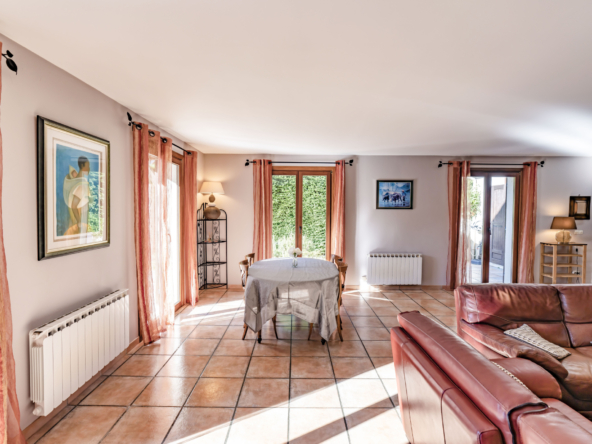 photo_72c12d7b11f44e3231418baf7f2e3855