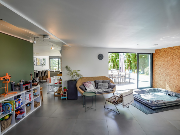 photo_79581cdf3b17ba3ec1965158f28dc741