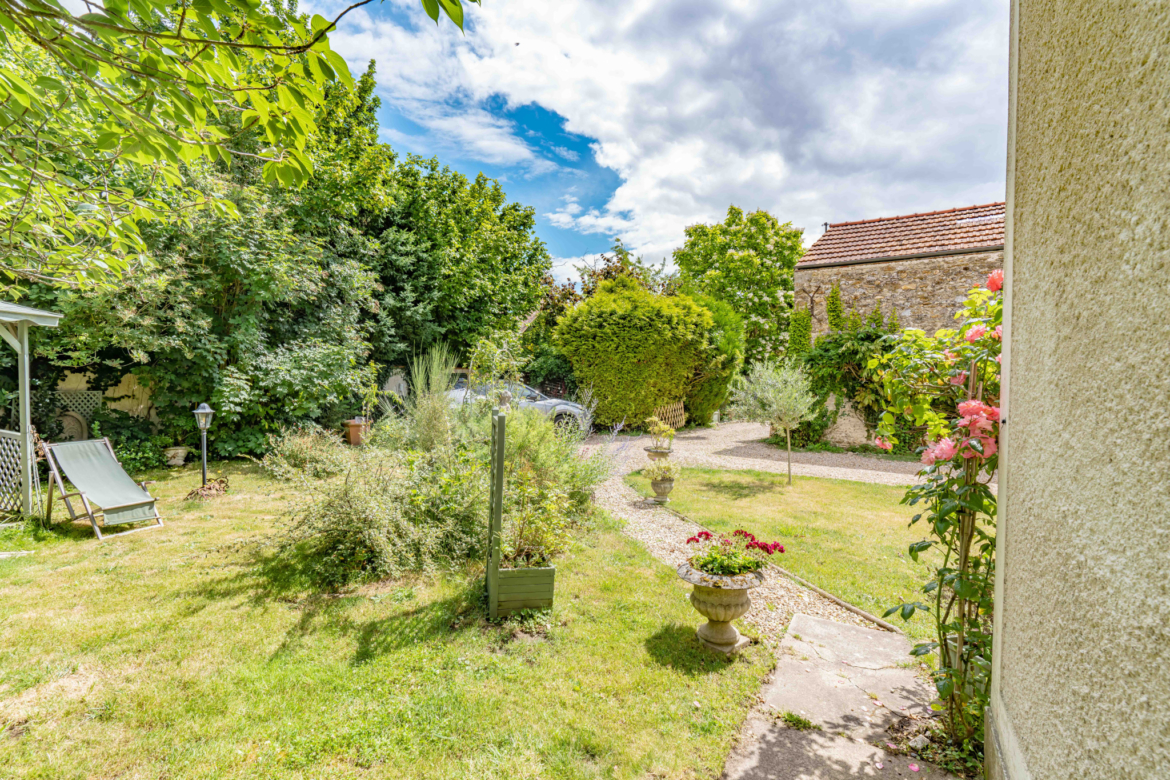 photo_e889bc76695f1ee66ec71d9a244d3762